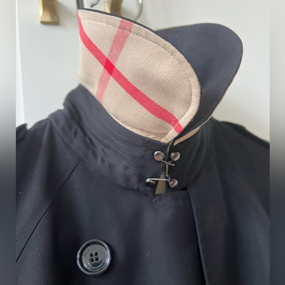 Black Burberry Trench • full check interior lining • removable belt - Size US 2 - Picture 2 of 16